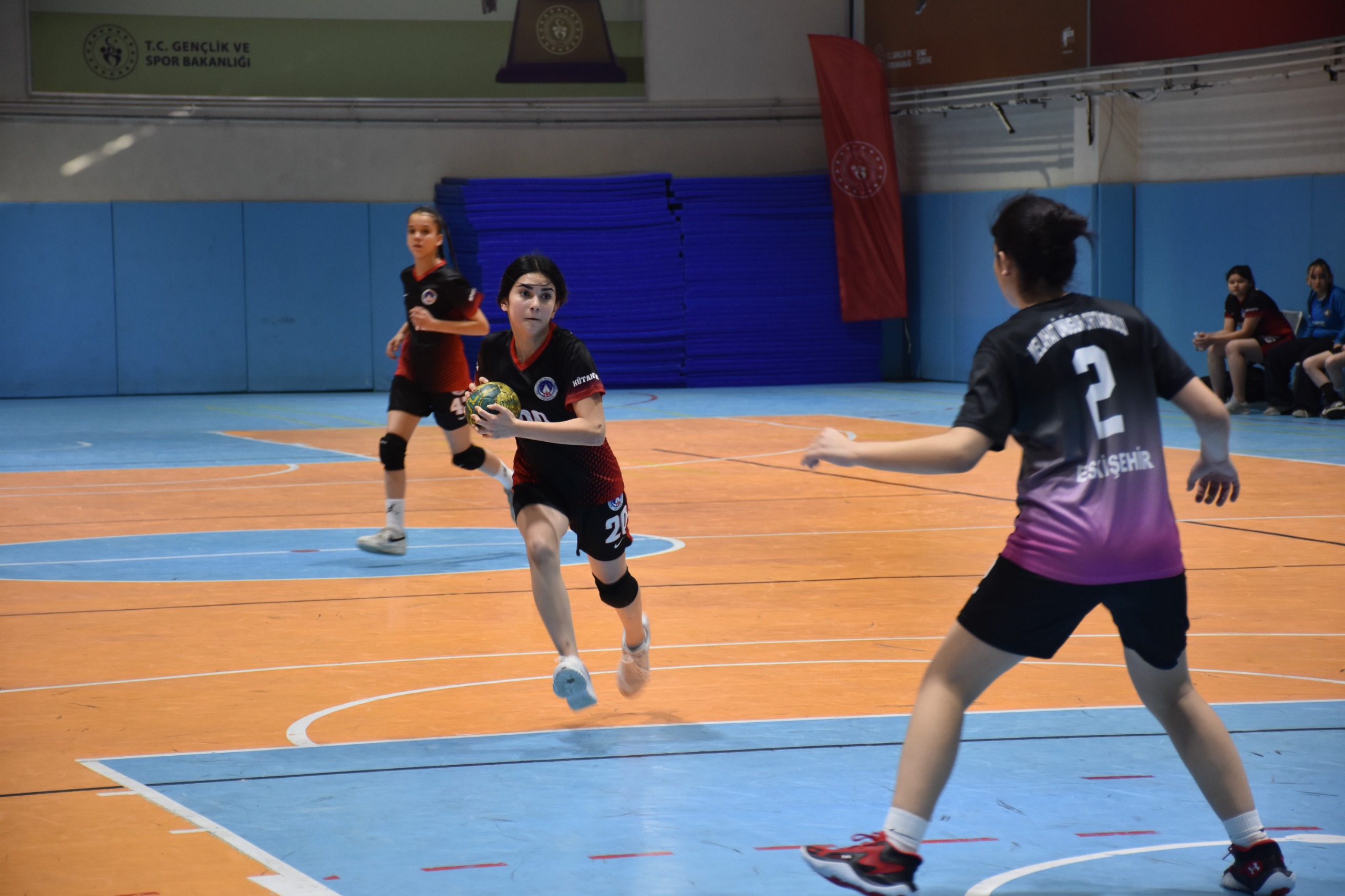 Afyonkarahisar’ın ev sahipliğinde düzenlenen Okul Sporları Hentbol Yıldızlar Grup Müsabakaları,