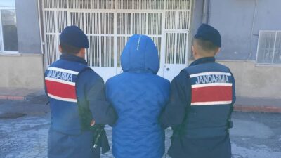 Yapılan aramalarda 3 bin 692 adet sentetik uyuşturucu hap, 9