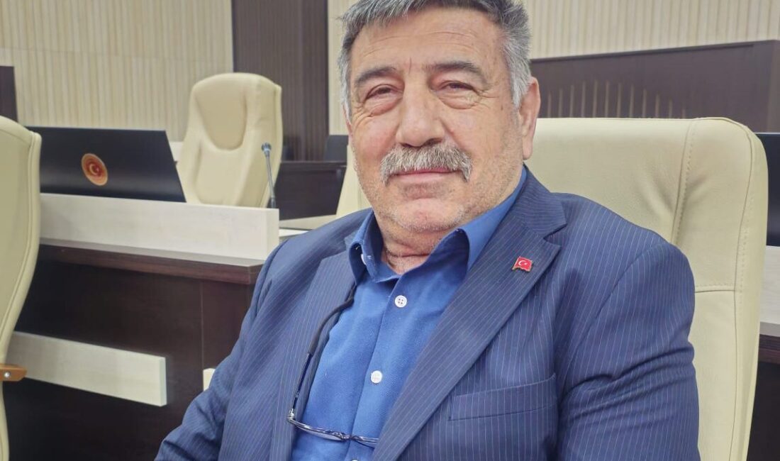 Konuşmasında sokaktaki vatandaşın ve emeklilerin kendilerine sürekli sitem ettiğini dile