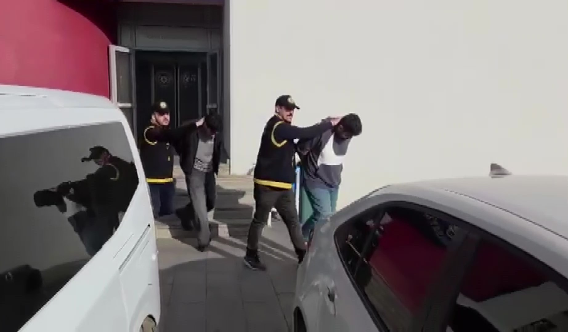 Farklı şehirlerde yaşayan ve Adana’da sahte kimlik kullanarak kargo dolandırıcılığı