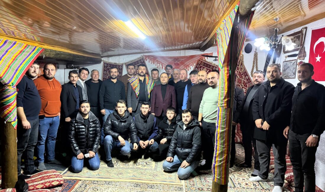 Afyonkarahisar Ülkü Ocakları İl Başkanı Mesut Çetinkaya, yönetim kurulu üyeleri