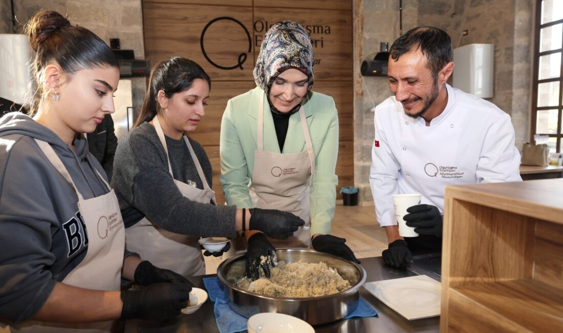 Afyonkarahisar Valisi Doç. Dr. Kübra Güran Yiğitbaşı, devletin şefkat şemsiyesi