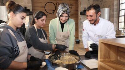 Afyonkarahisar Valisi Doç. Dr. Kübra Güran Yiğitbaşı, devletin şefkat şemsiyesi