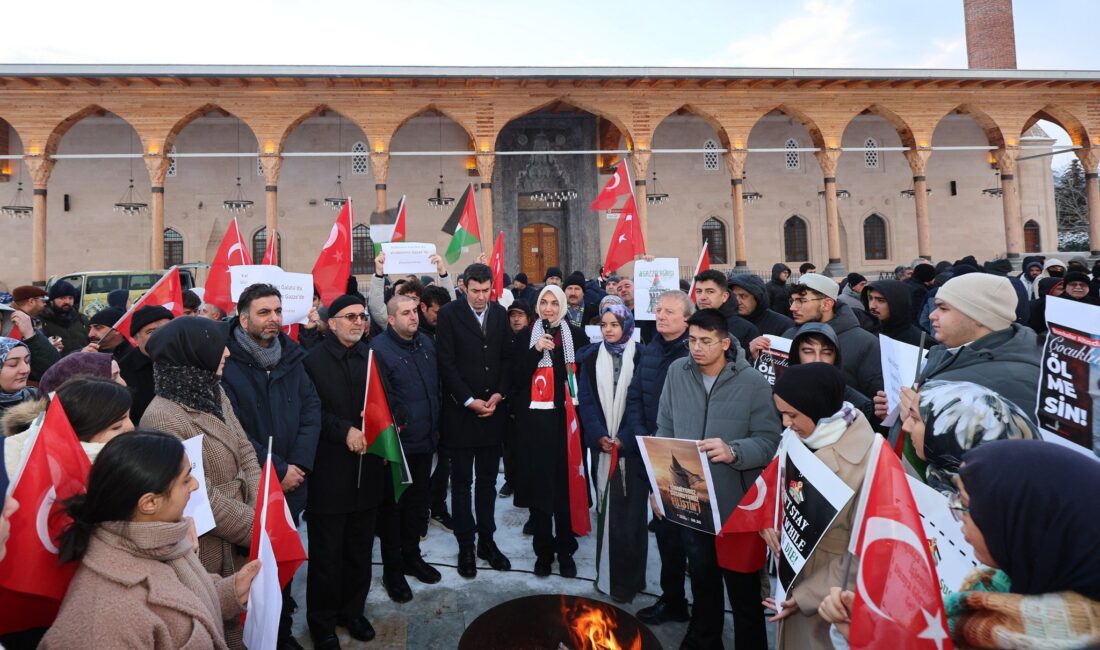 Sabah namazının ardından İl Müftüsü Lütfü İmamoğlu’nun yaptığı dua eşliğinde