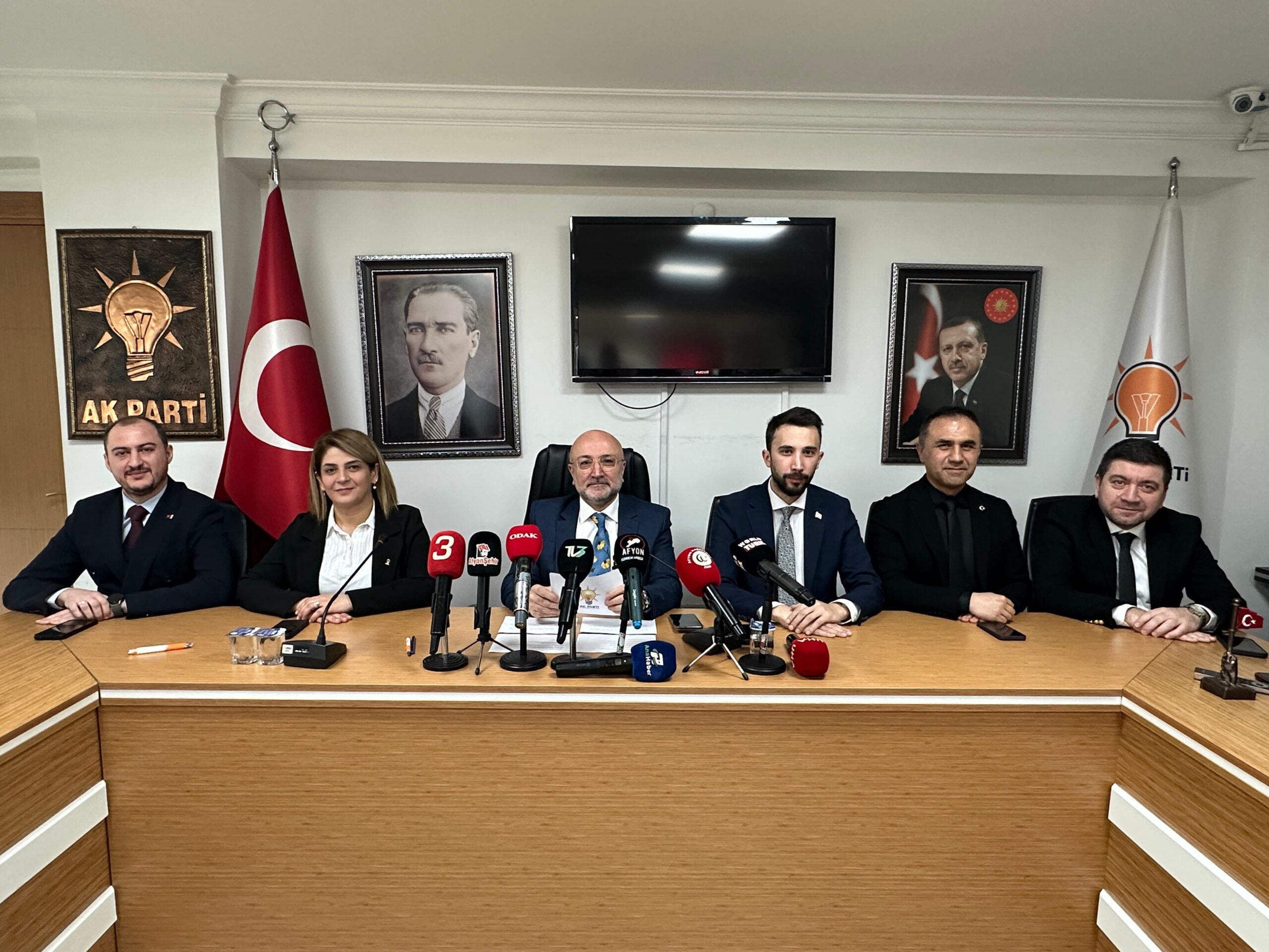 AK Parti Afyonkarahisar İl Başkanlığı tarafından düzenlenen basın toplantısında, parti