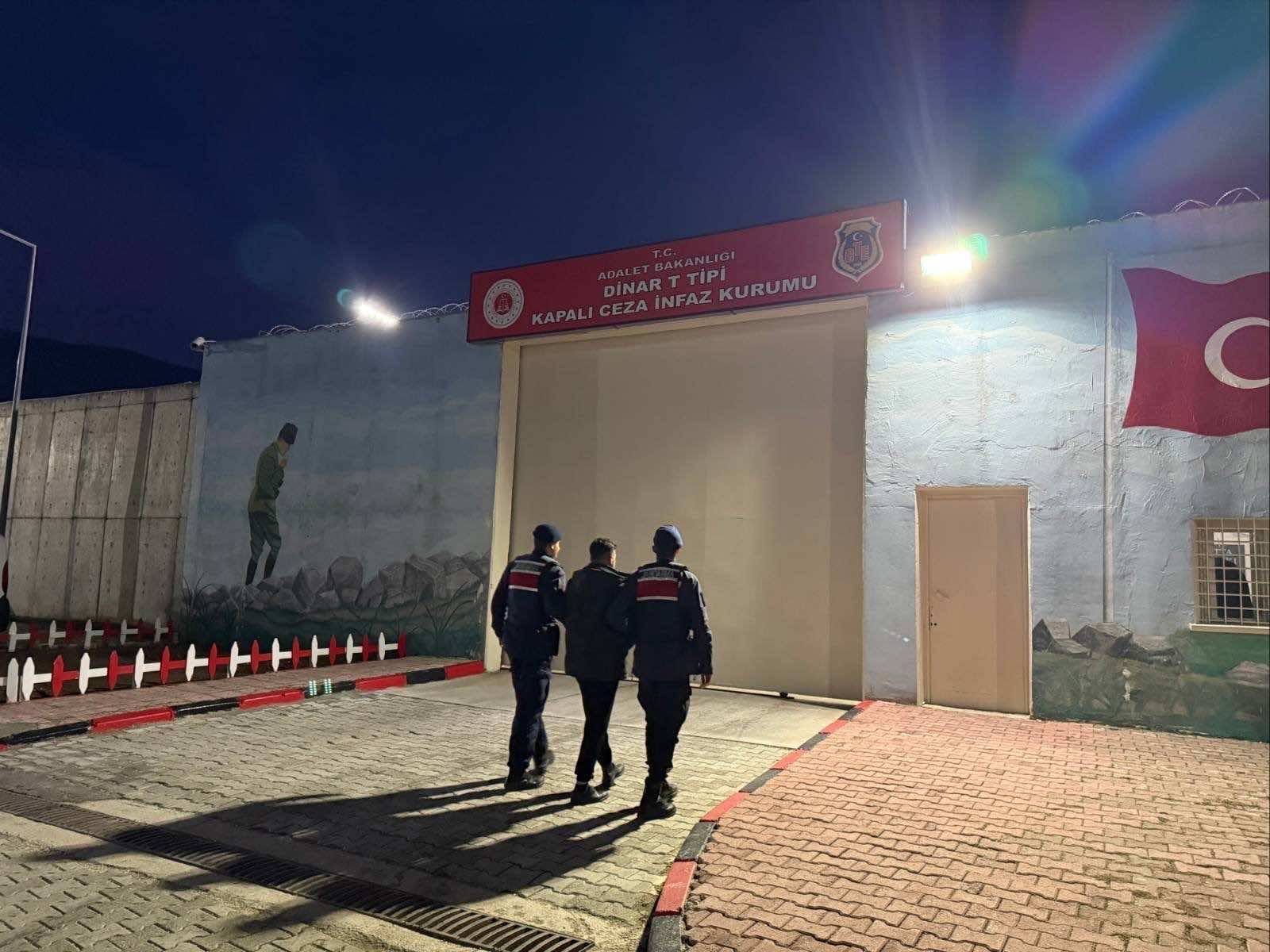 Afyonkarahisar İl Jandarma Komutanlığı, suç ve suçlularla mücadele kapsamında yürüttüğü