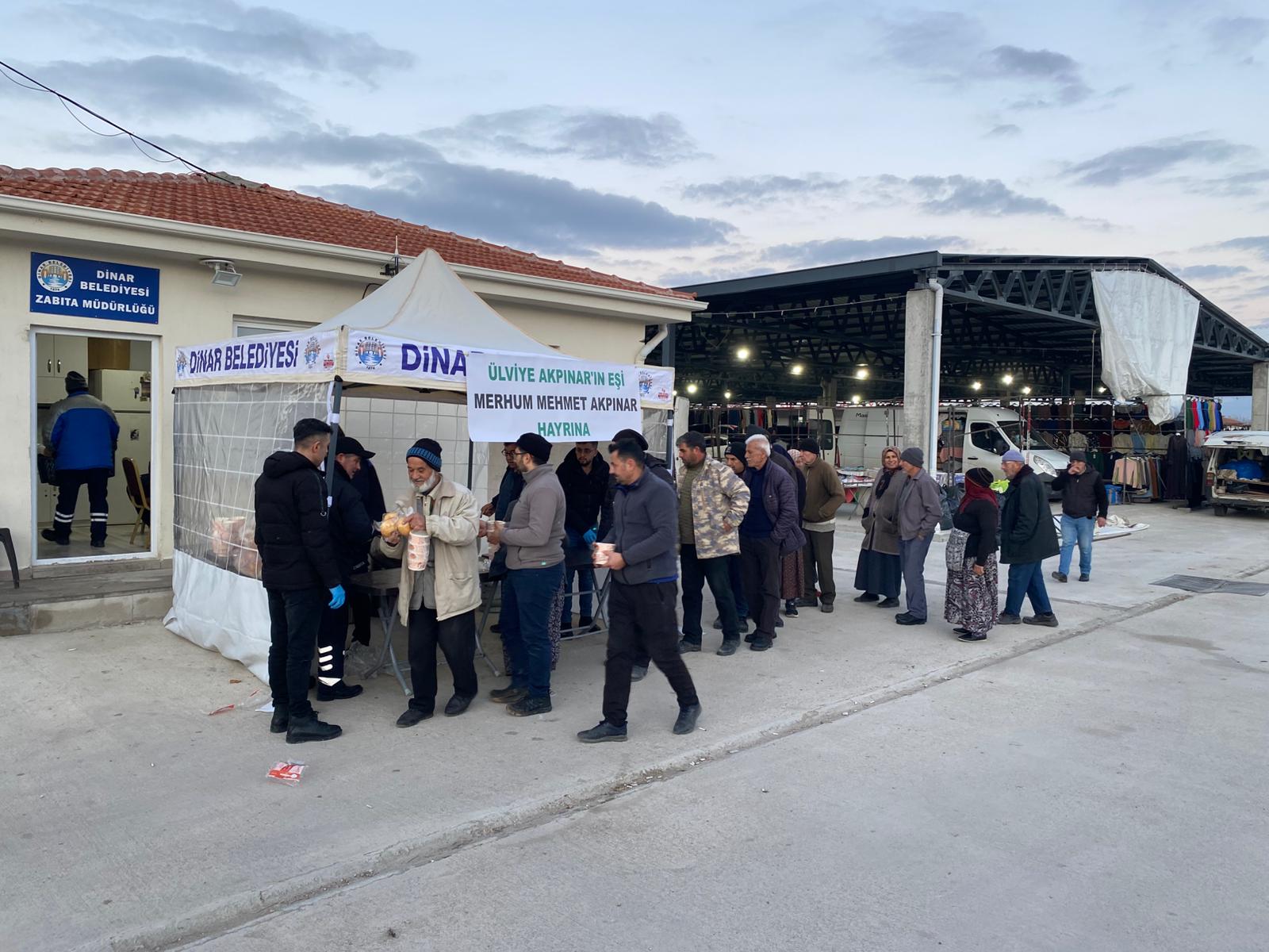 Dinar Belediyesi’nin geleneksel hale getirdiği Salı Pazarı çorba ikramı, bu