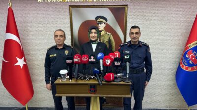 Afyonkarahisar Valisi Doç. Dr. Kübra Güran Yiğitbaşı, İl Jandarma Komutanlığında