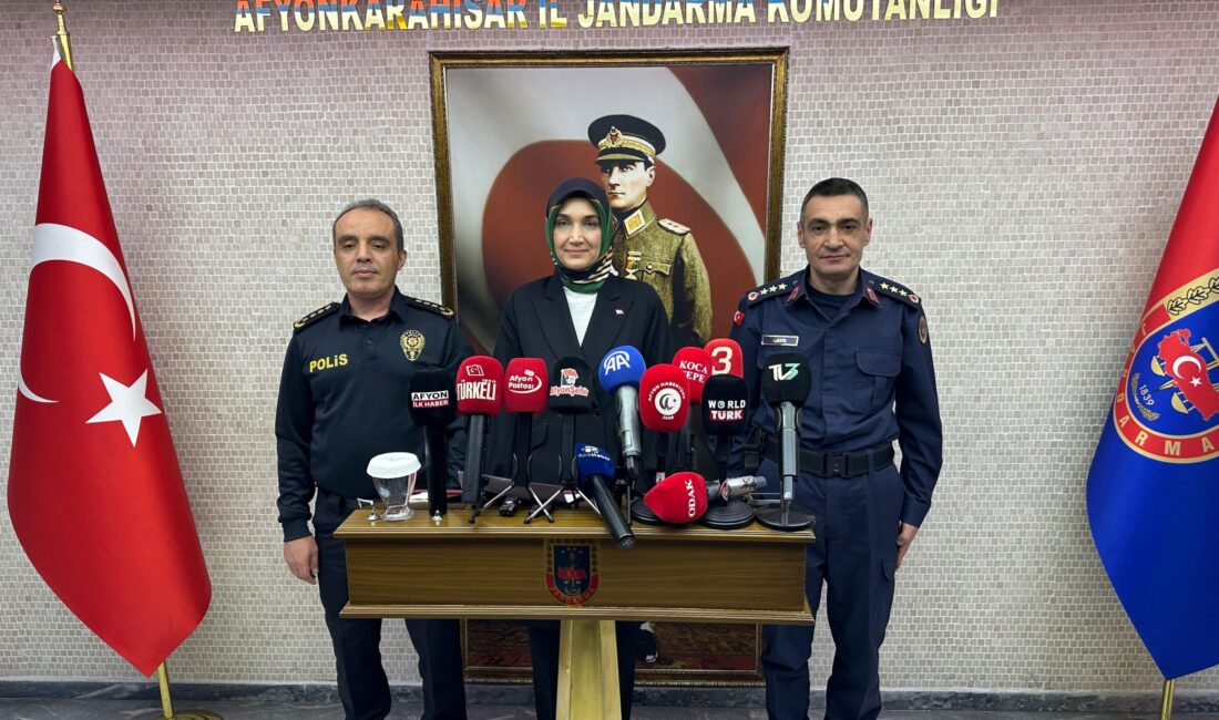 Afyonkarahisar Valisi Doç. Dr. Kübra Güran Yiğitbaşı, İl Jandarma Komutanlığında