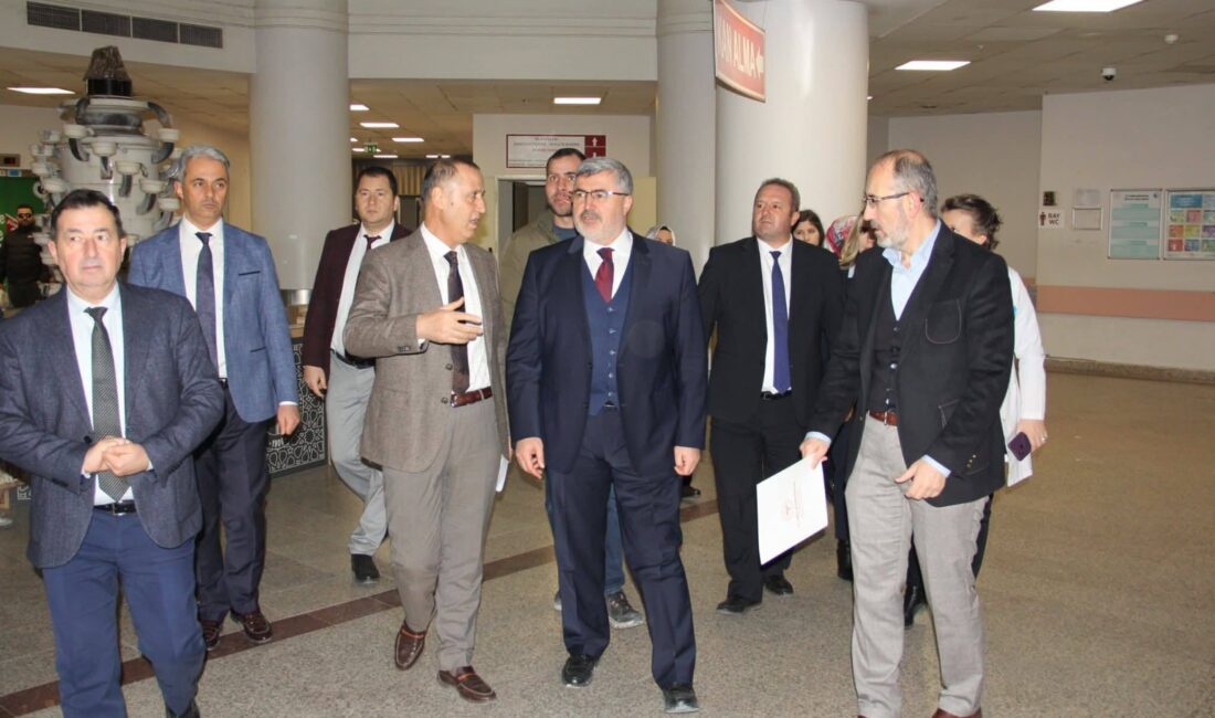 İl Sağlık Müdürü Dr. Hakkı Öztürk, Milletvekili Ali Özkaya ile