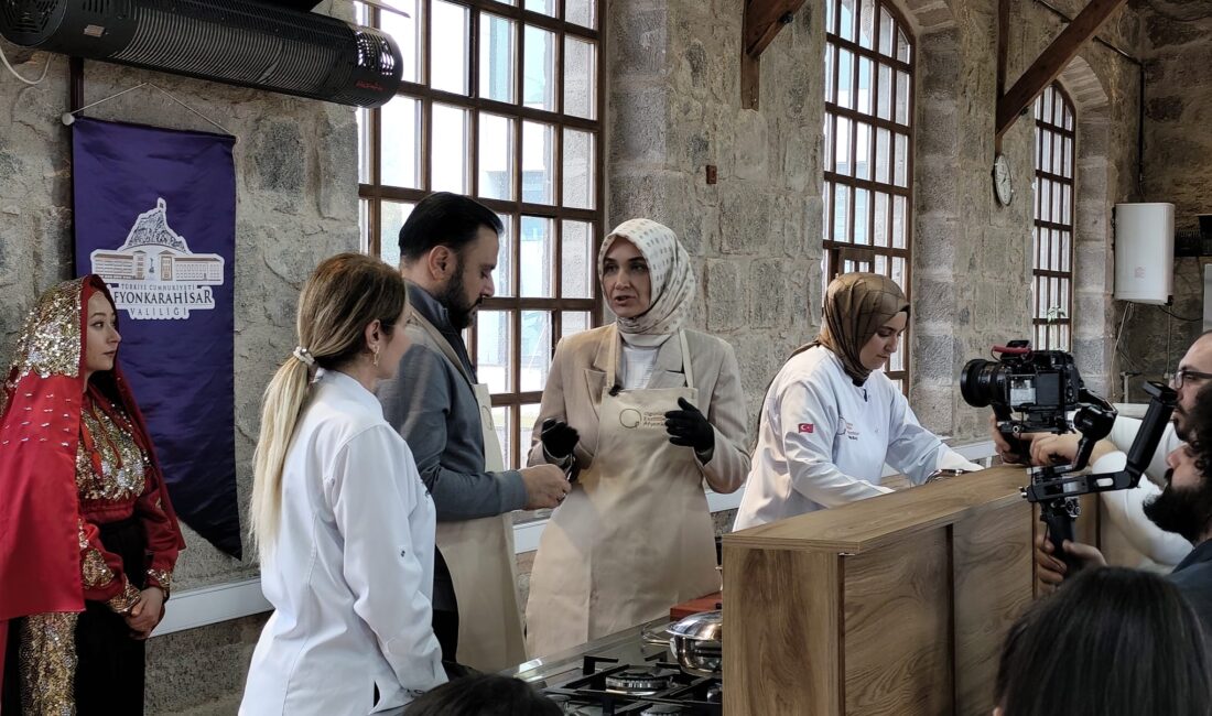 
TRT 1 ekranlarında yayınlanan “Alişan’la Hayata Gülümse” programı ekibi, Afyonkarahisar’ın