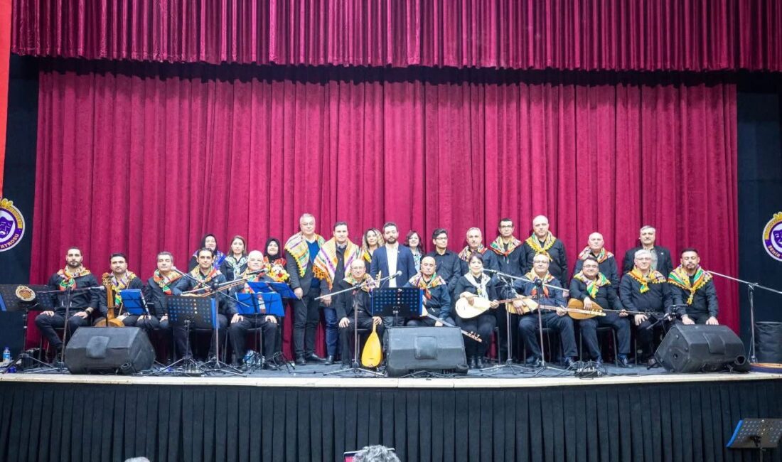 Yılın ilk Türk Halk Müziği konseri Belediye Şehir Tiyatrosuna verildi.