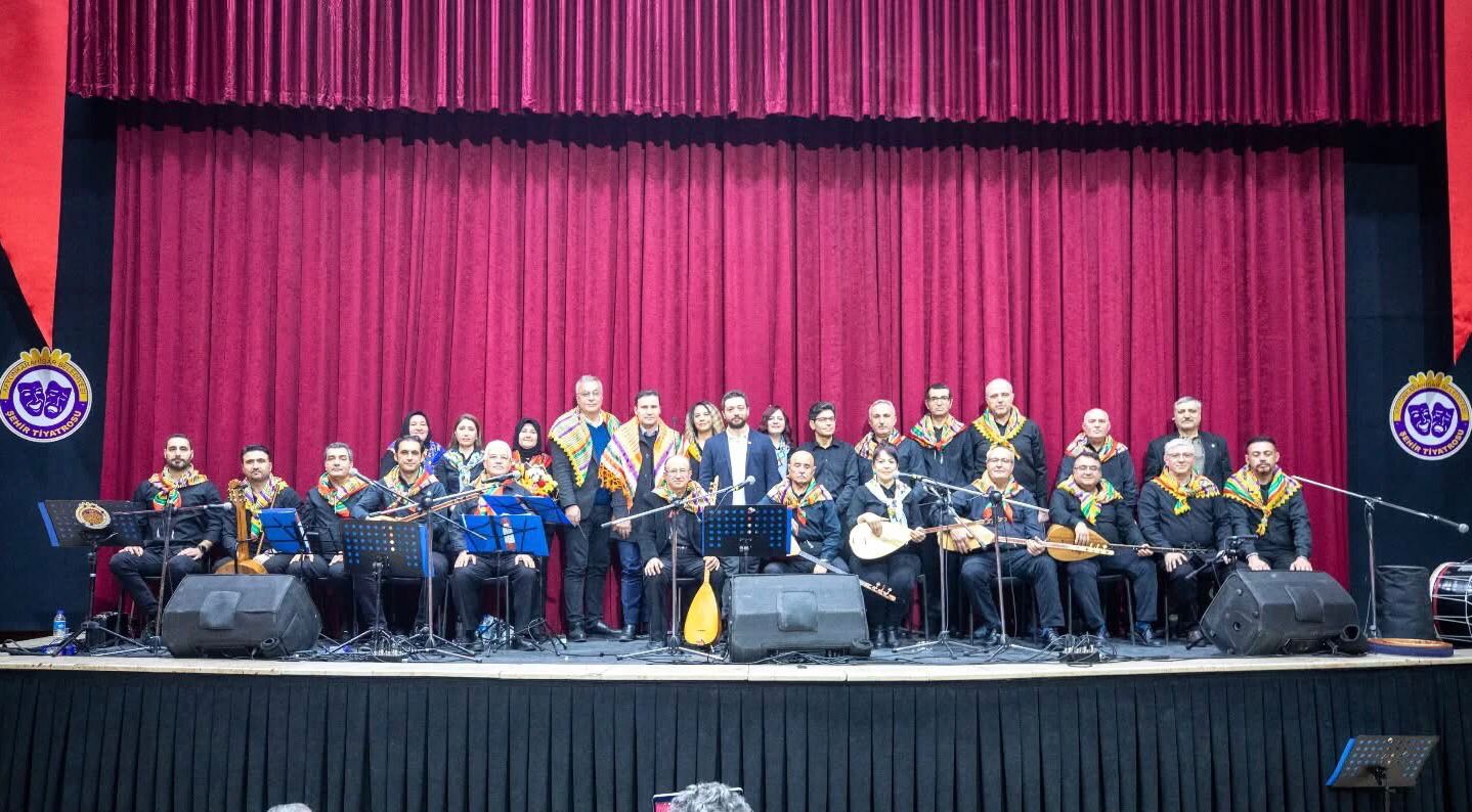 Yılın ilk Türk Halk Müziği konseri Belediye Şehir Tiyatrosuna verildi.