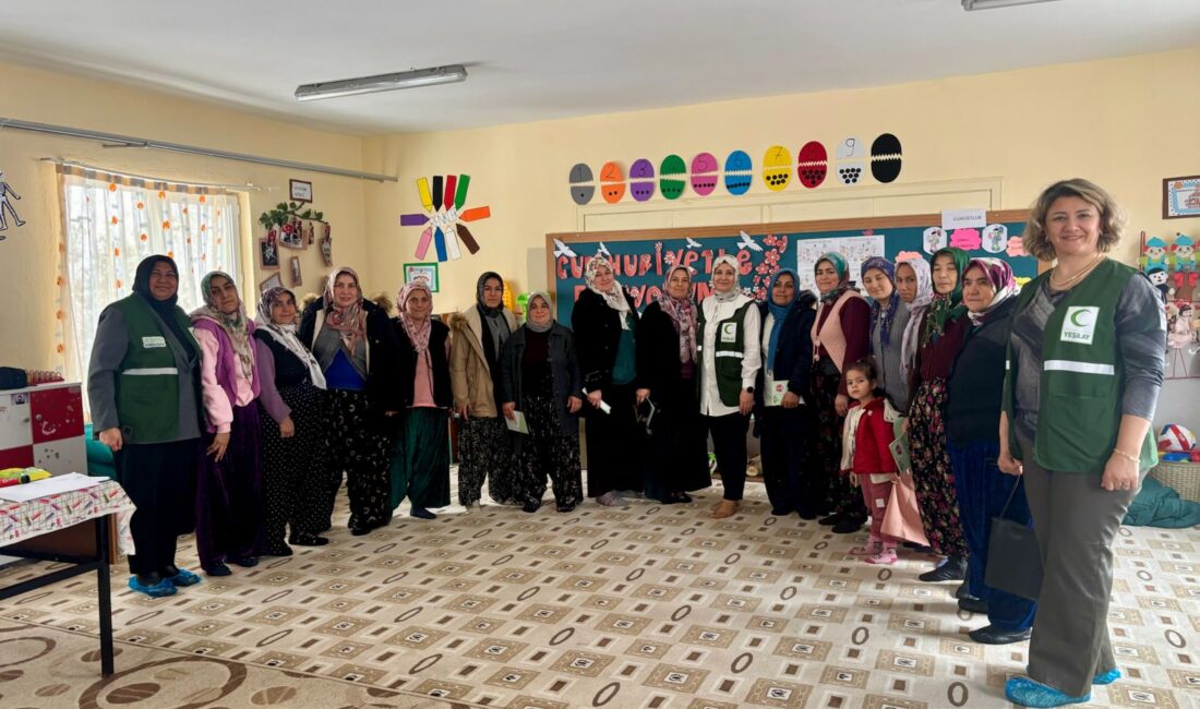 Yeşilay Afyonkarahisar Şubesi Kadın Komisyonu, bağımlılıkla mücadele kapsamında sahadaki çalışmalarına