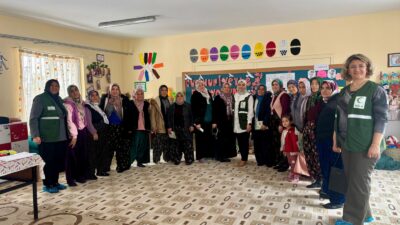 Yeşilay Afyonkarahisar Şubesi Kadın Komisyonu, bağımlılıkla mücadele kapsamında sahadaki çalışmalarına