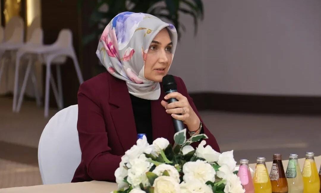 İdareciler günü programı yoğun katılımla gerçekleştirildi