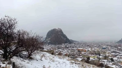 Saatlik tahmine bakıldığında, öğle ve ikindi saatlerinde parçalı bulutlu bir