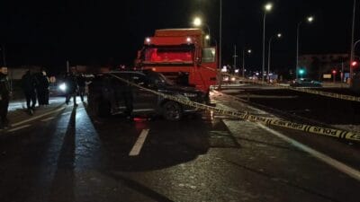 AFYONKARAHİSAR (AA) – Afyonkarahisar’ın Bolvadin ilçesinde tır ile otomobilin çarpışması