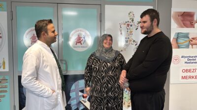 Afyonkarahisar’da mide küçültme ameliyatı olan genç, annesiyle birlikte ideal kilolarına
