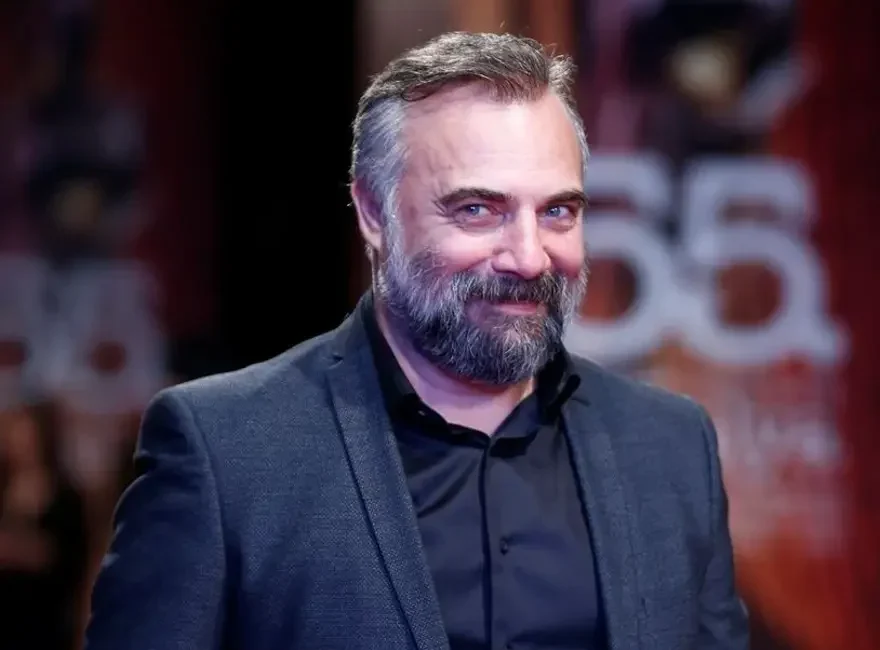 Oktay Kaynarca kimdir? Oktay Kaynarca kaç yaşında, nereli? Hem güçlü oyunculuğu hem de karizmatik duruşuyla Türk televizyonlarına damga