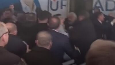 ‘Başkan Bozbey Burada’ programında başkana yumruklu saldırı girişiminde bulunan kişi