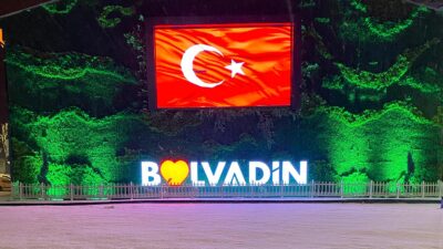 2025 yılı sona ererken, bereketiyle birlikte memleketimize rahmetini bıraktı.