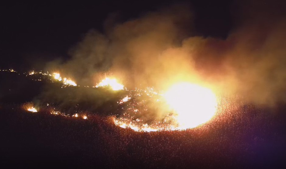 Yangın, gölün Bolvadin ilçe sınırları kısmında kalan bölgede çıktı. Gölün