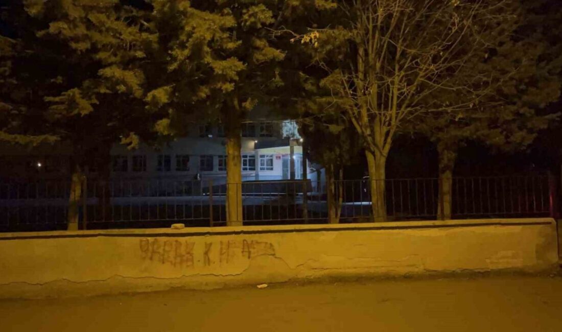 Eskişehir’de okul bahçesinde babayı darbedip 17 yaşındaki oğlunu bıçaklayan 3