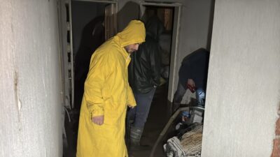 AFYONKARAHİSAR (AA) – Afyonkarahisar ve ilçelerinde şiddetli rüzgar ve sağanak