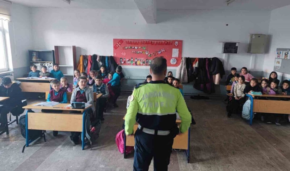 İscehisar’da Jandarmadan Trafik seferberliği! Afyonkarahisar’da Jandarma ekipleri tarafından 45 öğrenciye trafik kuralları konusunda eğitim