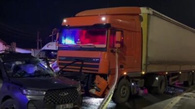 AFYONKARAHİSAR'ın Bolvadin ilçesinde sürücüsünün ışık ihlali yaptığı öne sürülen TIR’ın