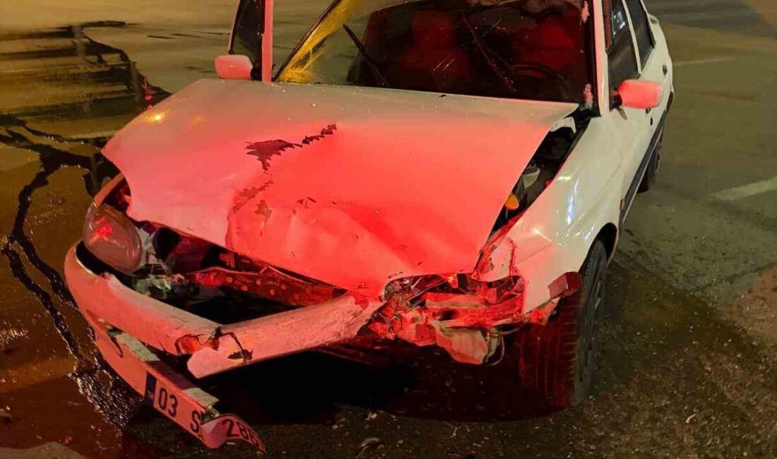 Afyon’da otomobillerin çarpıştığı kazada 4 kişi yaralandı Afyonkarahisar’da iki otomobilin çarpışması sonucu meydana gelen trafik kazasında 4