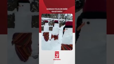 Sivas’ın Suşehri ilçesinde folklor eğitmeni Yakup Sezer, kar yağışını eğlenceye