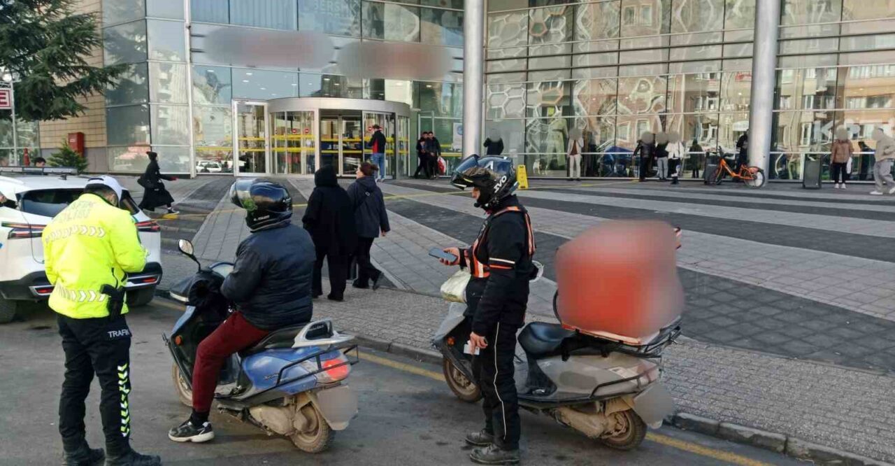 Eskişehir’de polis ekiplerince 205 motosiklet ve motorlu bisiklet sürücüsü denetlenirken,