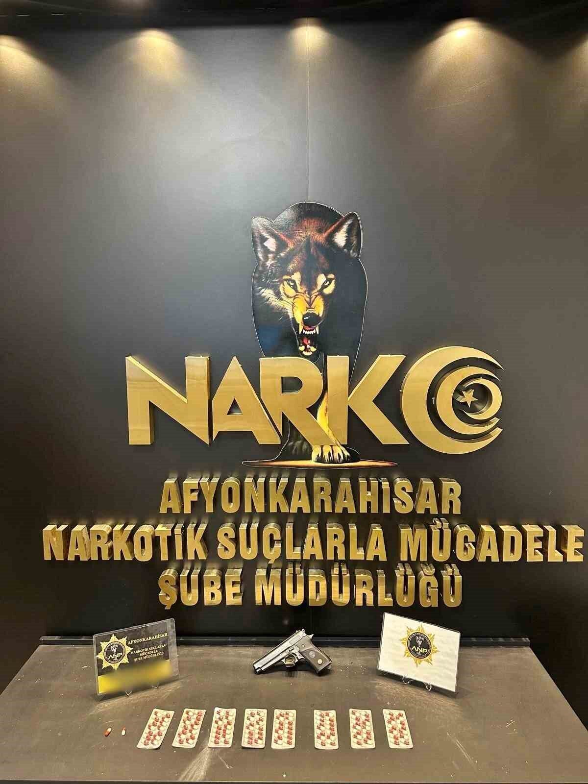 Afyonkarahisar’da polis tarafından torbacı diye adlandırılan uyuşturucu satıcılarına yönelik yapılan