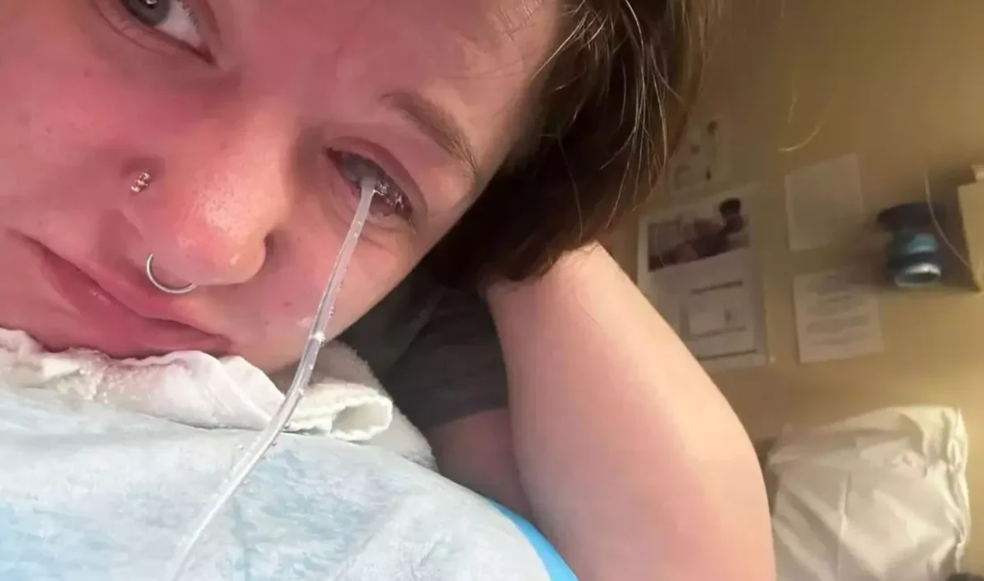 Roseburg kentinde yaşayan genç anne Dejah Maynard, ev işi yaparken