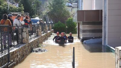 Birkaç gündür süren yağışların ardından yaşanan su baskınları hayatı olumsuz