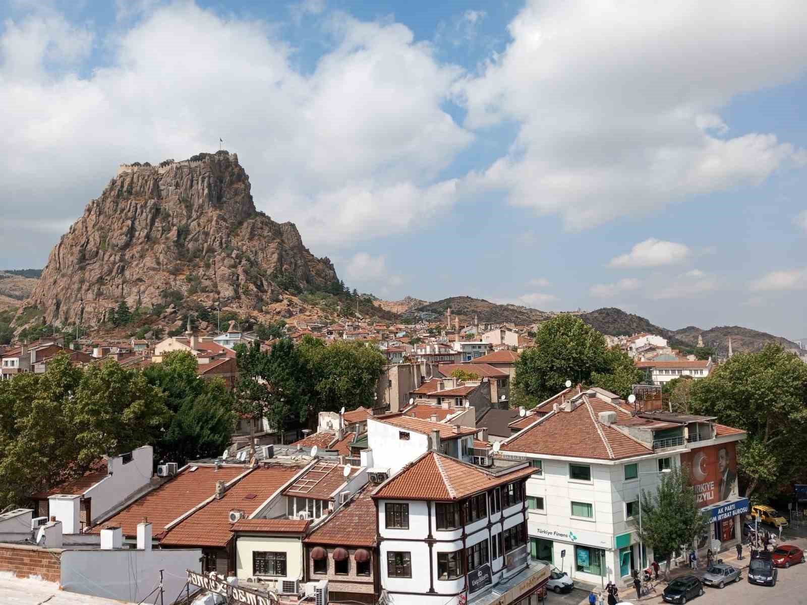 Afyonkarahisar merkezde 13 Şubat cuma günü saat 14.21 itibarıyla hava