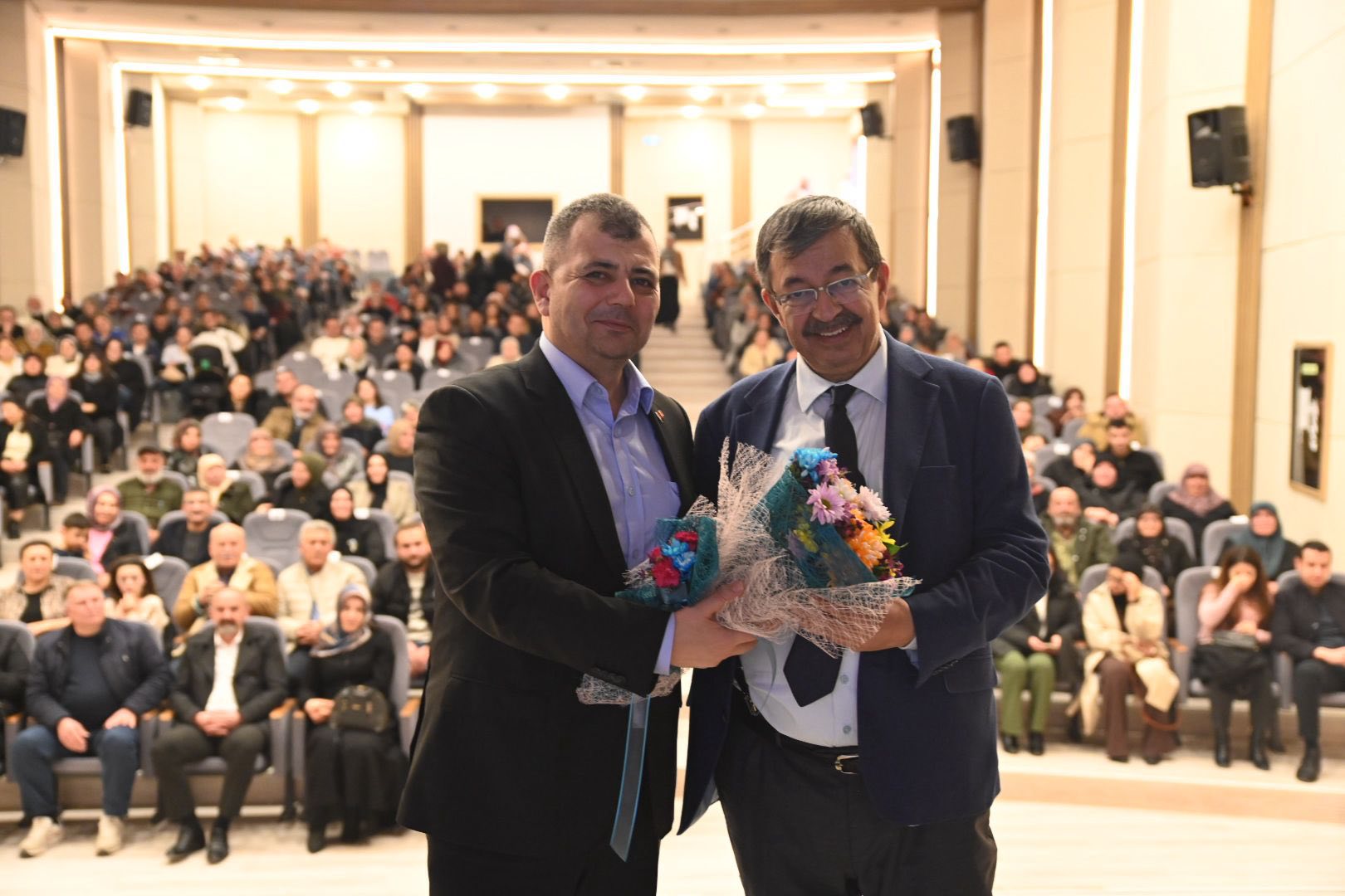 Emirdağ Belediye Başkanı Serkan Koyuncu’nun ev sahipliğinde düzenlenen Gönül Sohbetleri