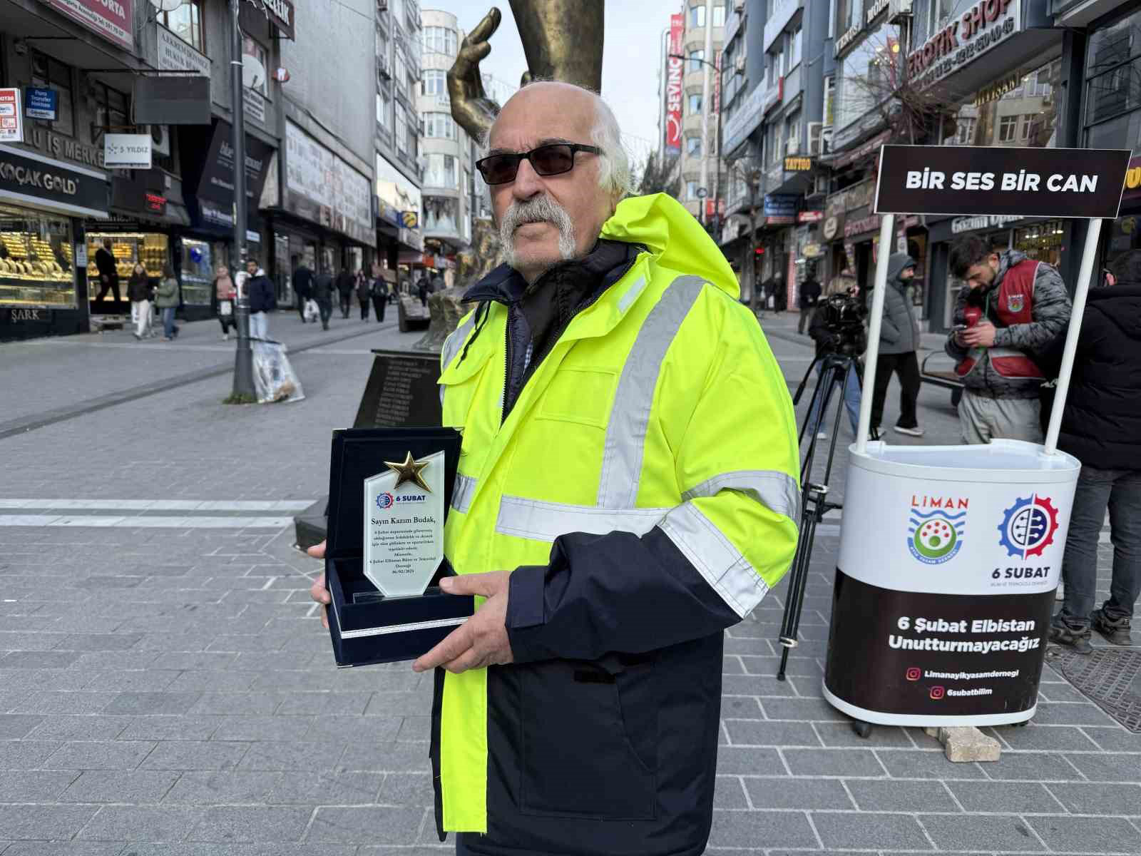 45 yıllık kamyon şoförü Kazım Budak… Türkiye onu, deprem bölgesine