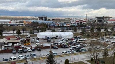 Afyonkarahisar Sağlık Bilimleri Üniversitesi (AFSÜ) Hastanesi otoparkında kurulan iftar çadırı,