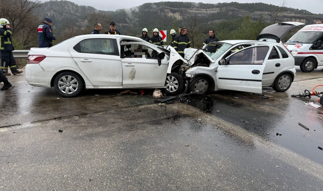 Burdur’un Ağlasun ilçesinde meydana gelen feci trafik kazasında bilanço ağırlaştı.