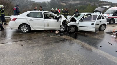 Burdur’un Ağlasun ilçesinde meydana gelen feci trafik kazasında bilanço ağırlaştı.