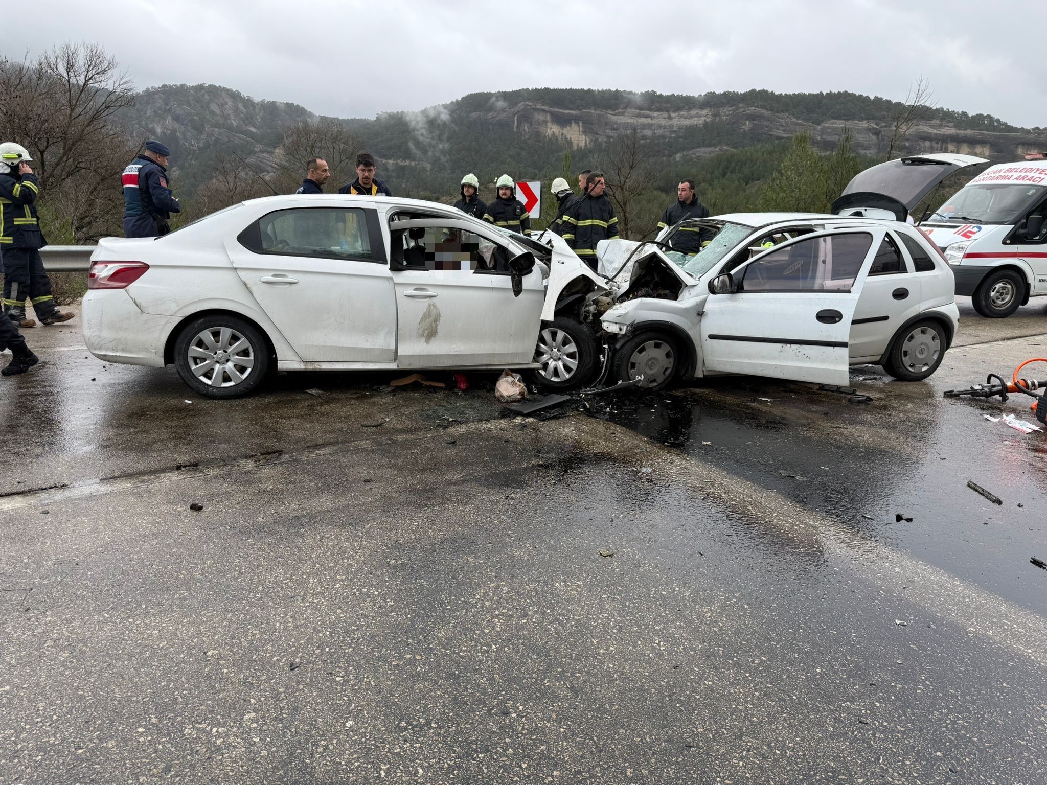 Burdur’un Ağlasun ilçesinde meydana gelen feci trafik kazasında bilanço ağırlaştı.