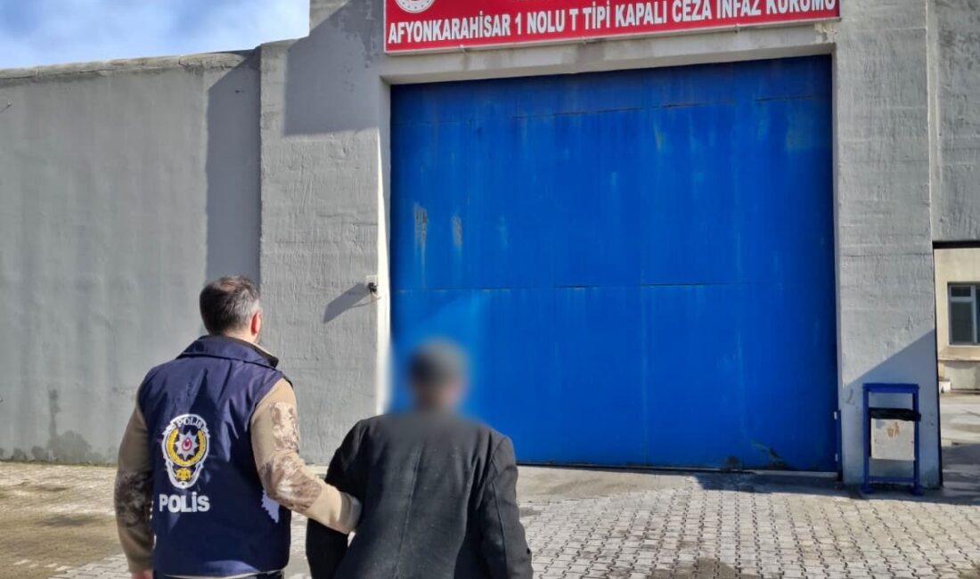 Afyonkarahisar İl Emniyet Müdürlüğü ekipleri, aranan şahısların yakalanmasına yönelik yürüttüğü