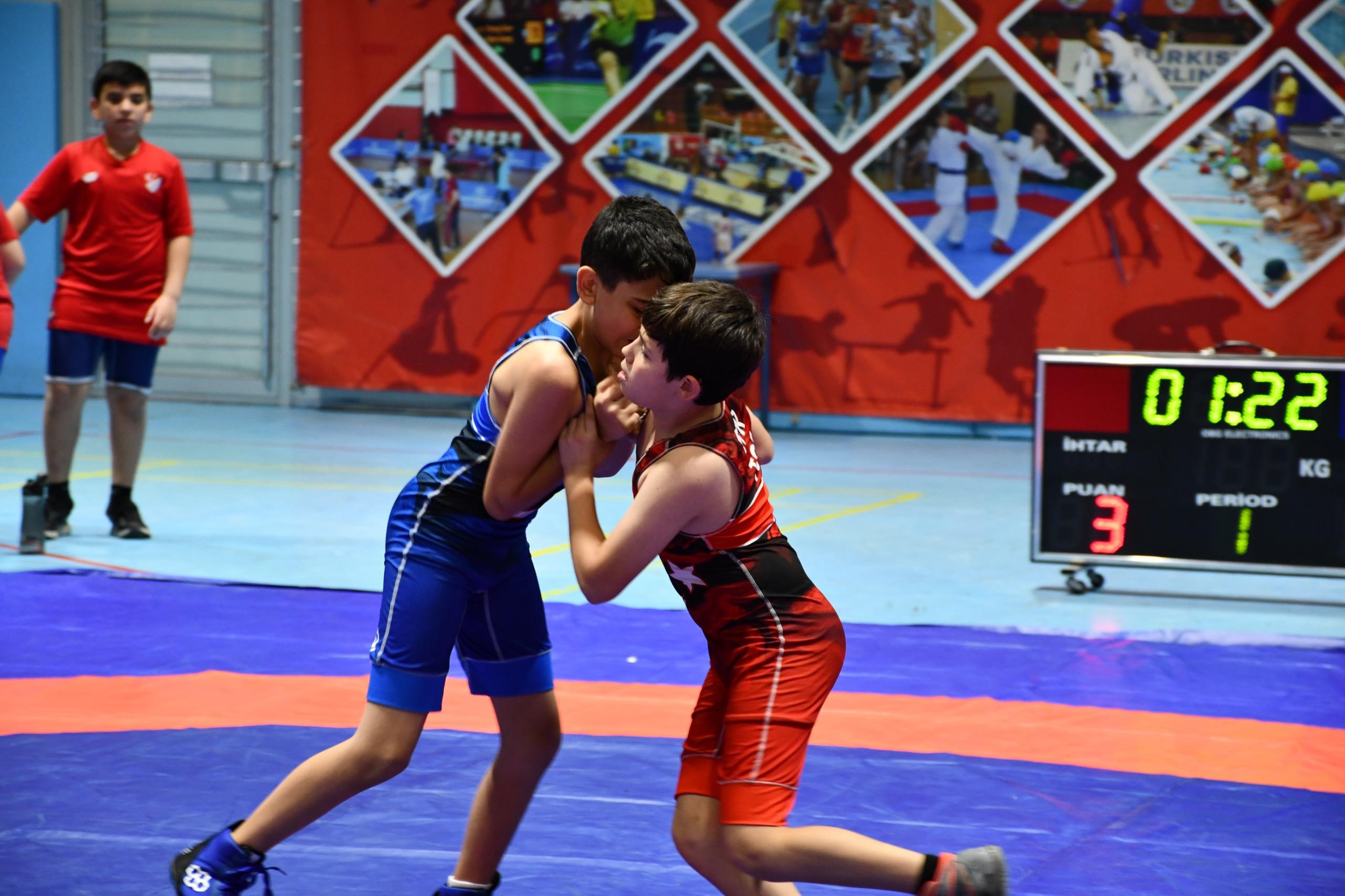 Afyonkarahisar’da düzenlenen Okul Sporları Yıldızlar Erkek Grekoromen ve Serbest Güreş