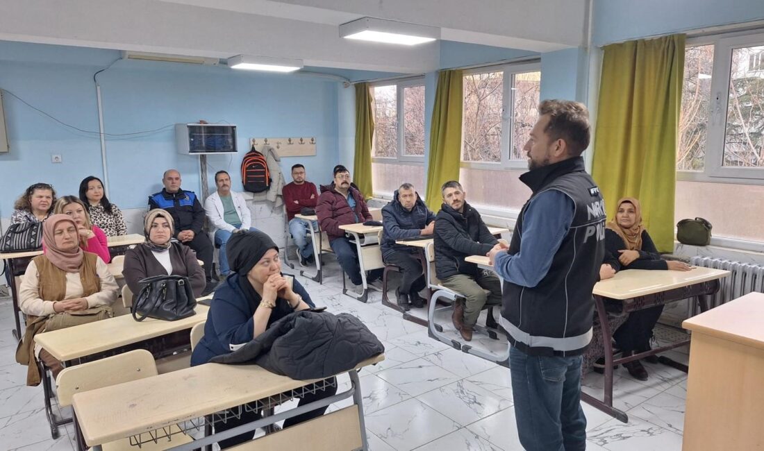 Afyonkarahisar İl Emniyet Müdürlüğü, geleceğin teminatı olan gençleri bilgilendirmek ve