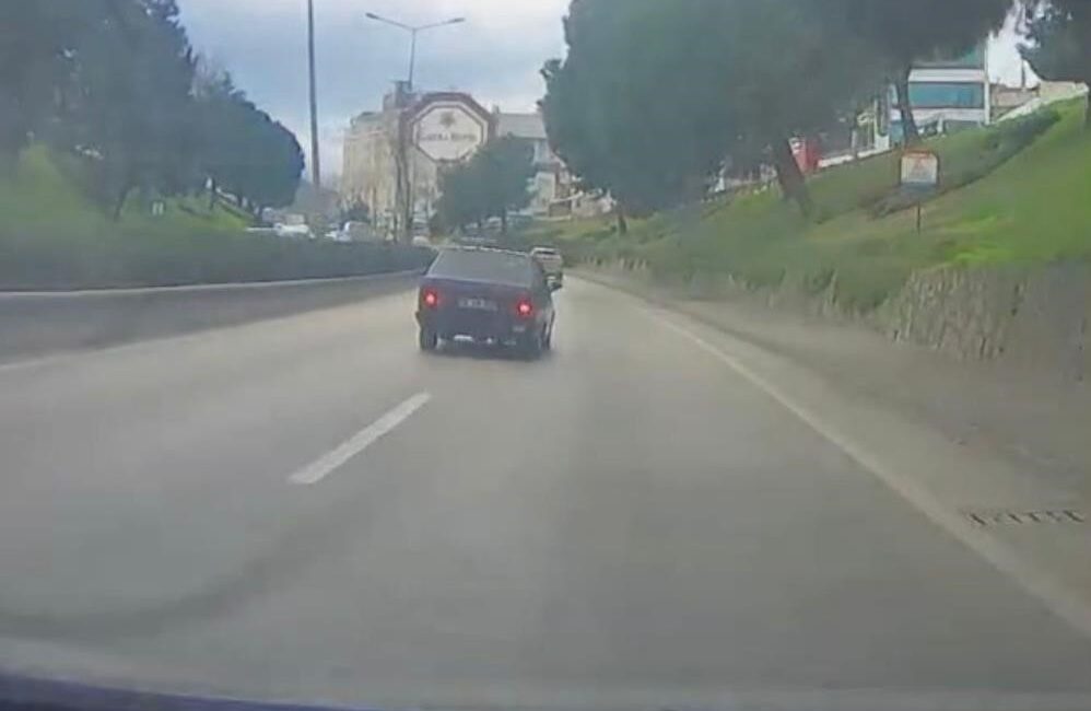 Bursa'nın Osmangazi ilçesinde, kaldırımda yürüyen masum çocukların üzerine aracını sürerek