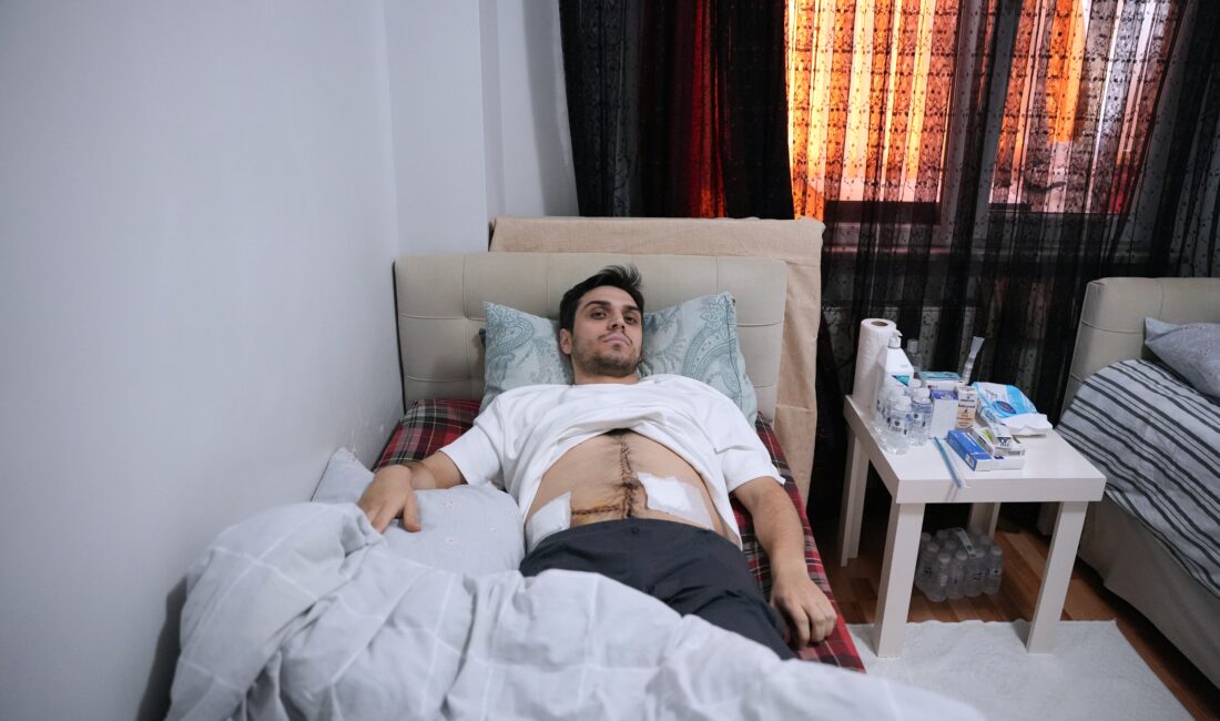 İstanbul Bağcılar’da bir çocuğu kalabalık bir grubun elinden kurtarmak isteyen