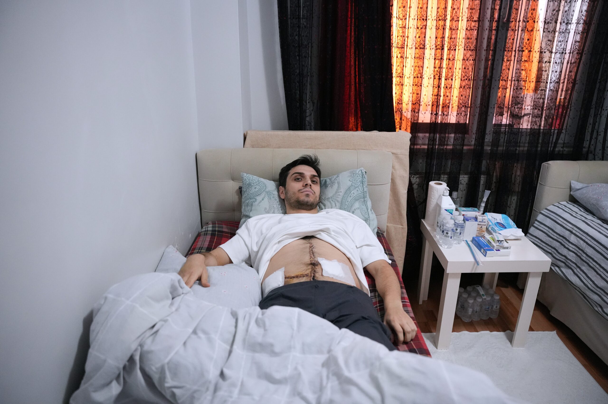 İstanbul Bağcılar’da bir çocuğu kalabalık bir grubun elinden kurtarmak isteyen